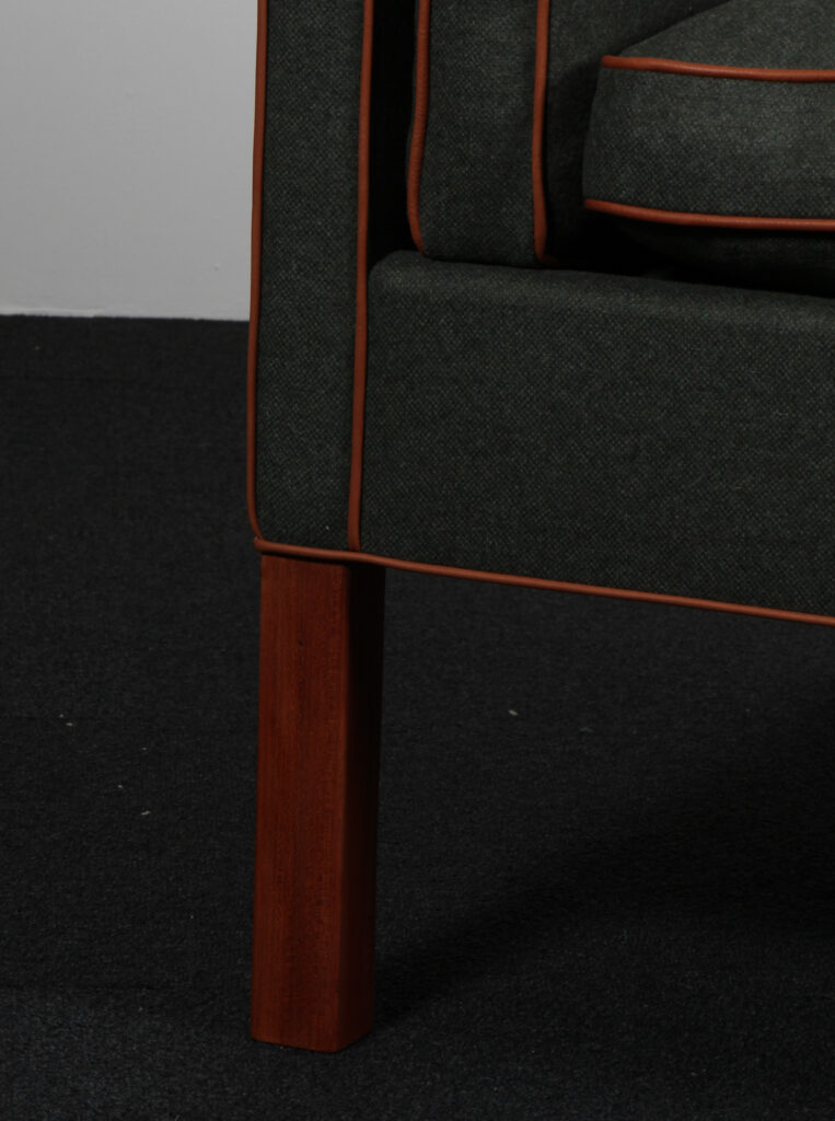 Børge Mogensen. Fritstående to pers. sofa, model 2212. Nybetrukket - Billede 5