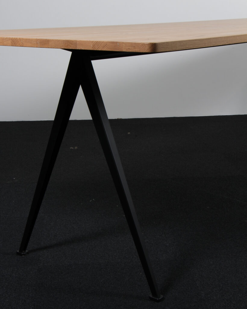 Hay spisebord af massiv eg, model Pyramide. - Billede 4