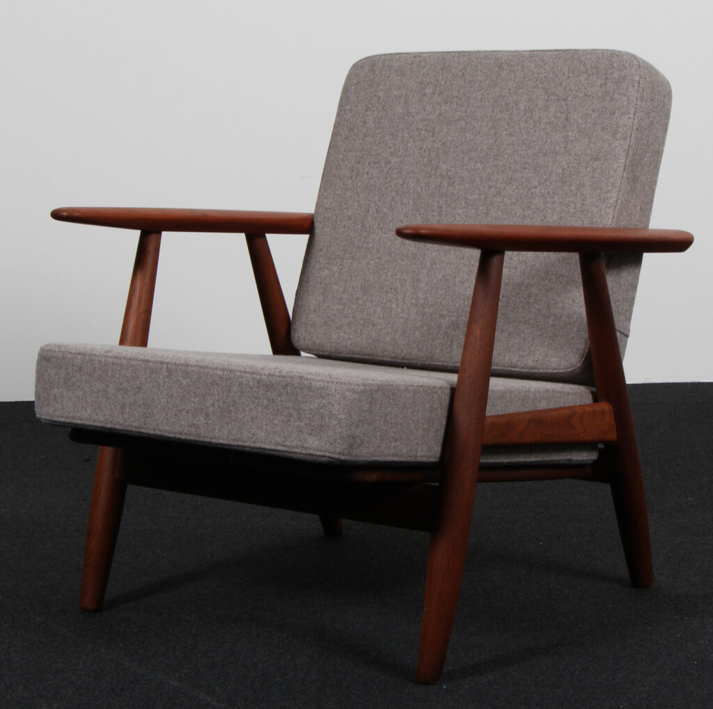 Hans J. Wegner Cigar lænestol af teak og eg, model GE240