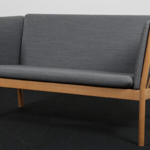 Erik Ole Jørgensen to personers sofa, model J149. Eg