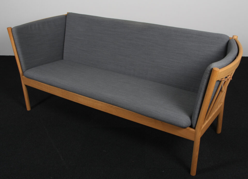 Erik Ole Jørgensen tre personers sofa, model J149. Eg - Billede 2