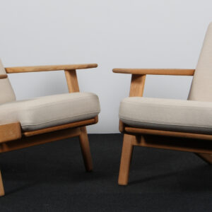 Hans J. Wegner lænestol eg og Hallingdal. Model GE290