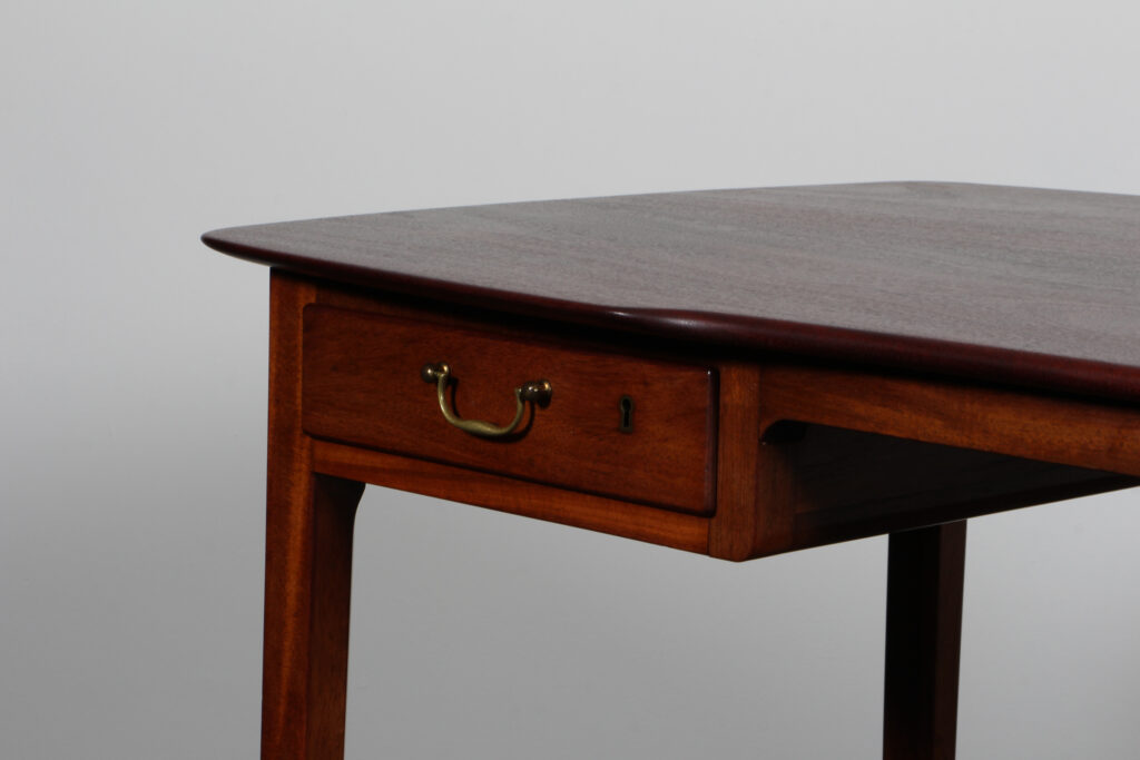 Ole Wanscher for AJ Iversen. Skrivebord af massiv mahogni. 1940'erne - Billede 8