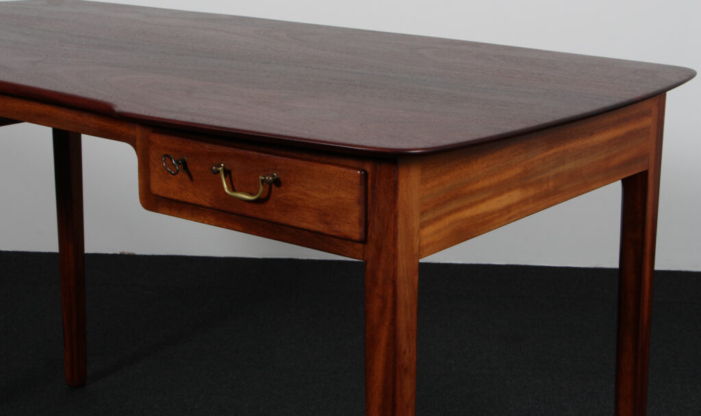 Ole Wanscher for AJ Iversen. Skrivebord af massiv mahogni. 1940'erne - Billede 7