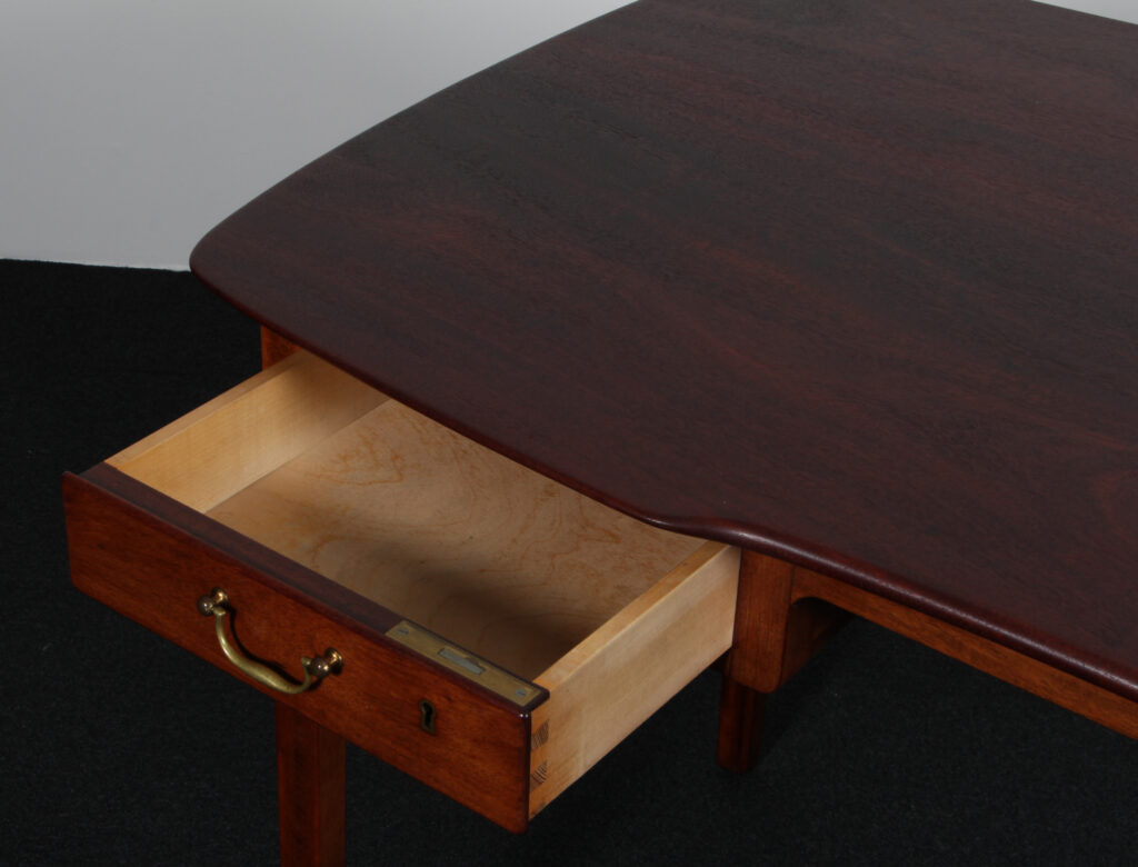 Ole Wanscher for AJ Iversen. Skrivebord af massiv mahogni. 1940'erne - Billede 6