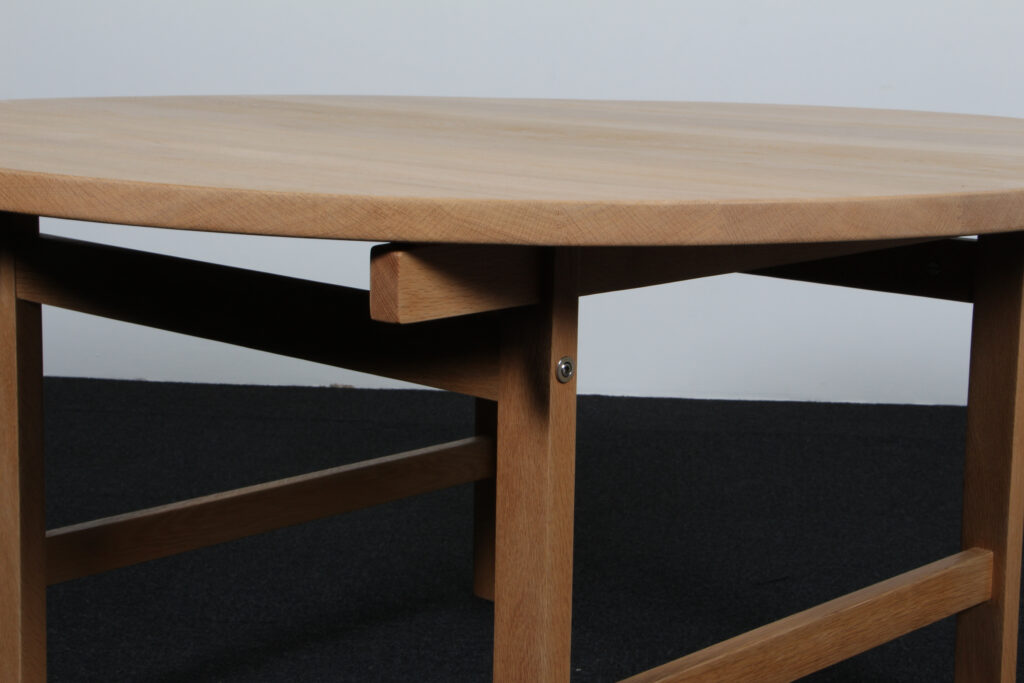 Hans J. Wegner rundt sofabord af massiv eg. - Billede 6