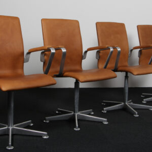 Arne Jacobsen Oxford armstol af vintage anilin