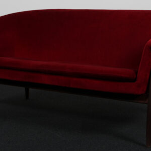 Johannes Andersen for Trensum, to personers sofa af velour og teak