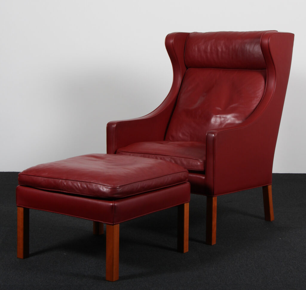 Børge Mogensen. Øreklapstol med skammel, model model 2204/2202. Original betrukket