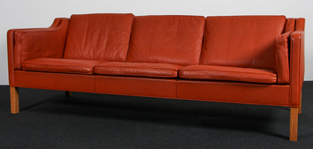 Børge Mogensen. Fritstående trepers. sofa, model 2213. Original betrukket
