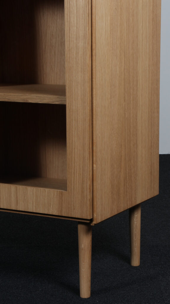 Plauborg X Another Classic vitrine af delvist massiv egetræ. (NY) - Billede 4
