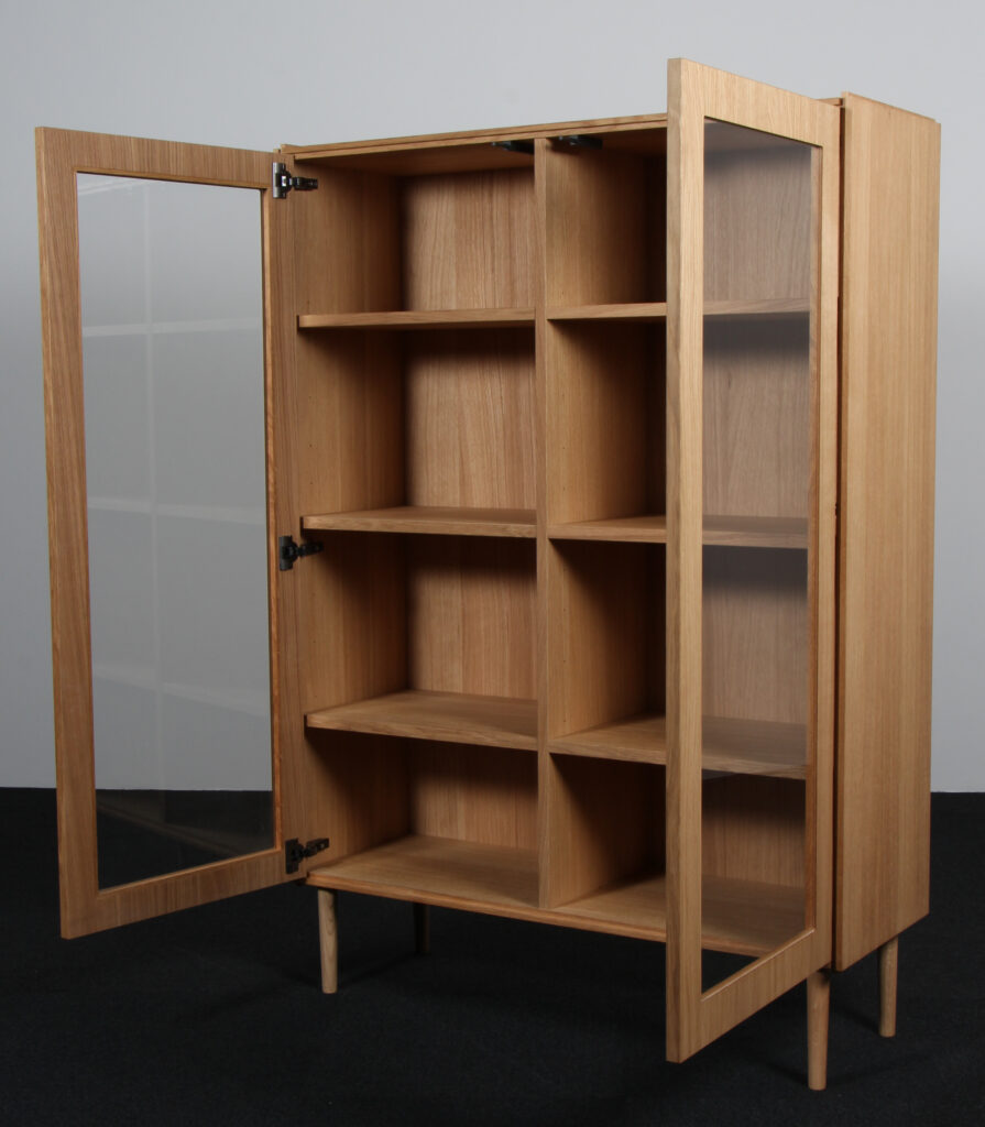 Plauborg X Another Classic vitrine af delvist massiv egetræ. (NY) - Billede 3