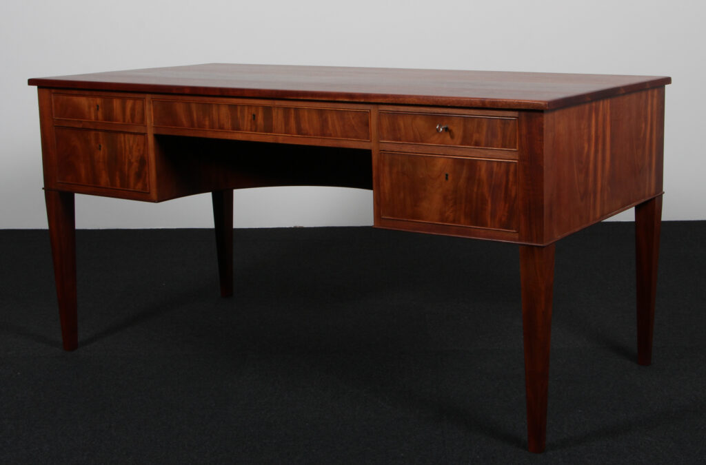 Frits Henningsen skrivebord af mahogni, 1940'erne