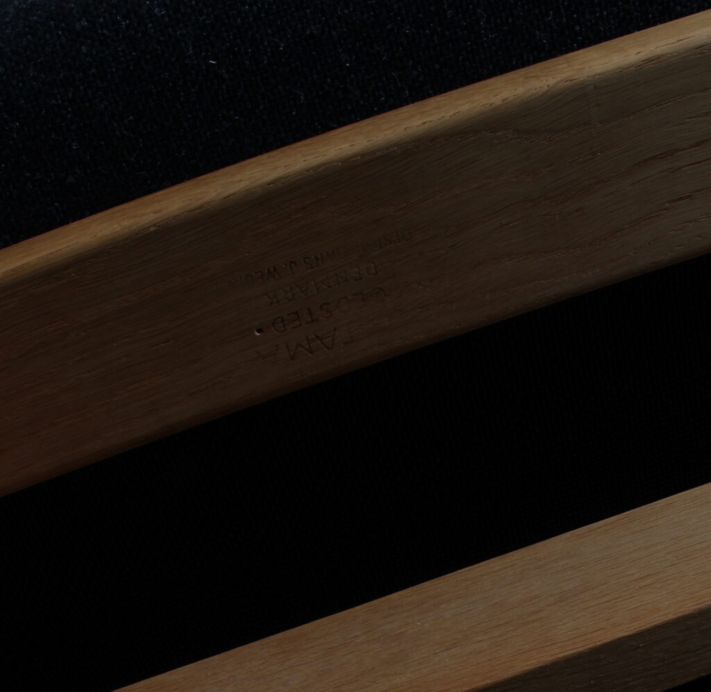 Hans J. Wegner højrygget lænestol model GE375, sæbebehandlet eg og uldstof - Billede 4