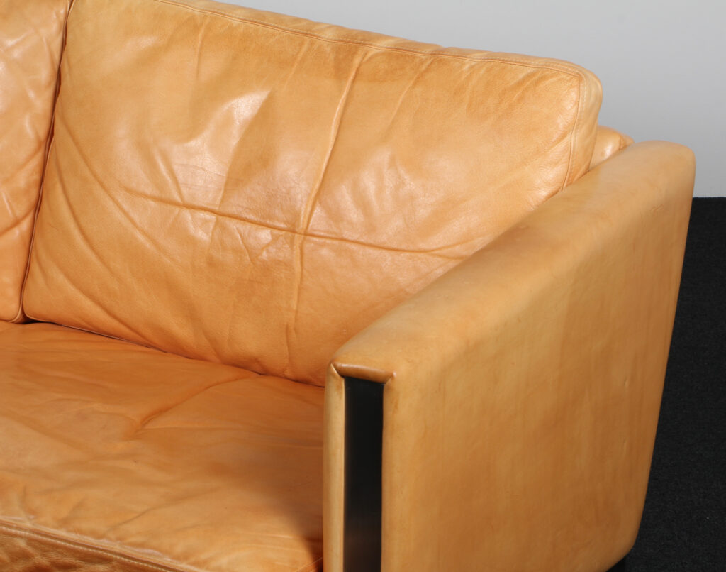 Hans J. Wegner to personers sofa af vegetabilsk læder, model CH102 - Billede 7