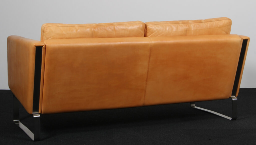 Hans J. Wegner to personers sofa af vegetabilsk læder, model CH102 - Billede 3