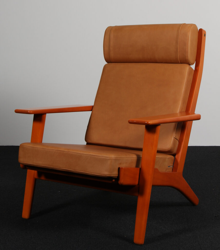 Hans J. Wenger højrygget lænestol, anilin læder. GE290A