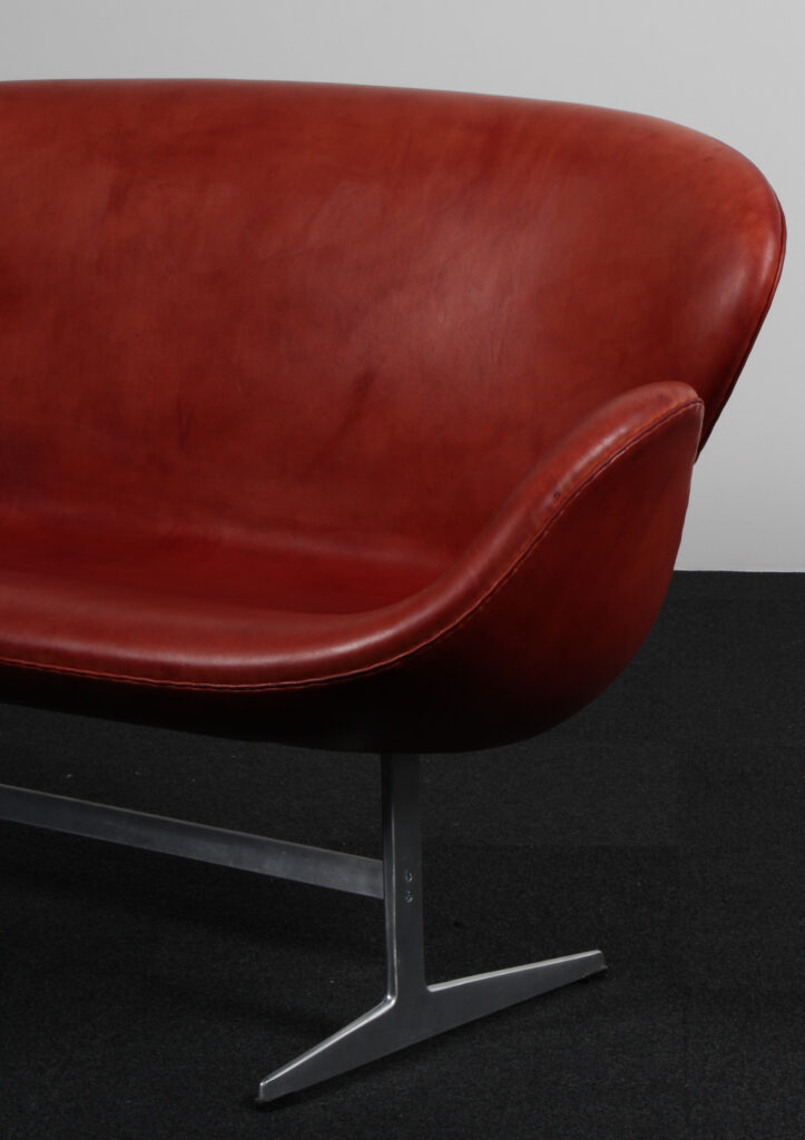 Arne Jacobsen Svanesofa, original betrukket. Red label - Billede 8