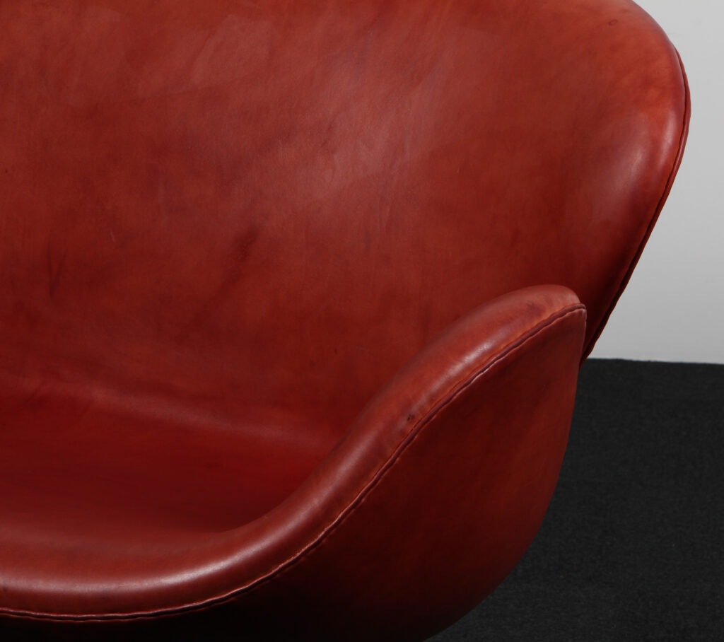 Arne Jacobsen Svanesofa, original betrukket. Red label - Billede 7