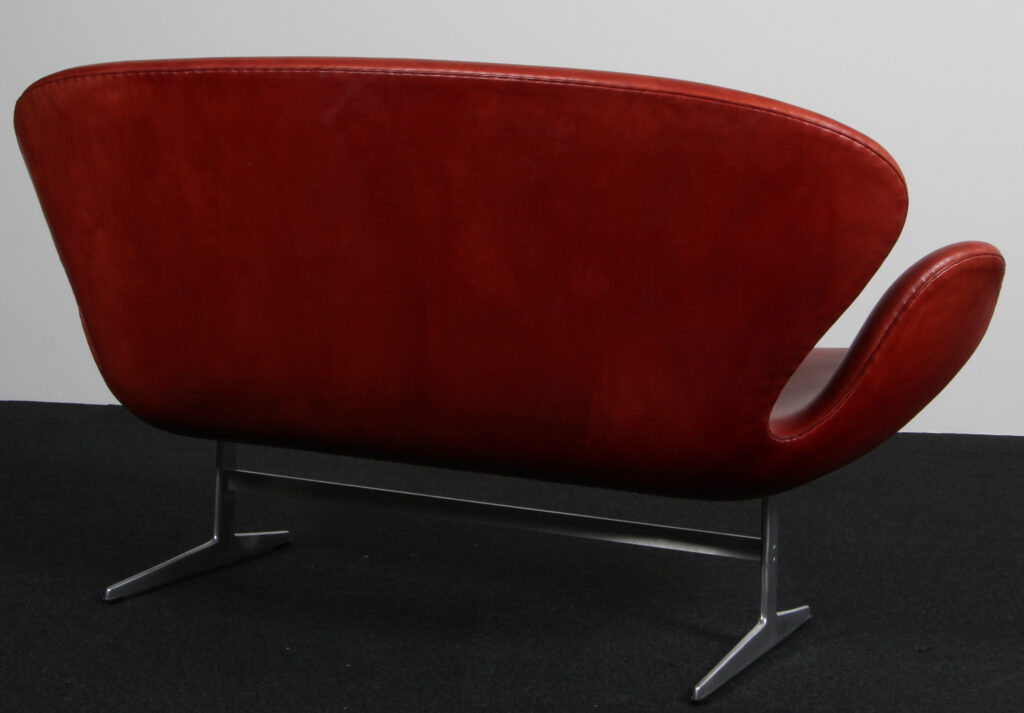 Arne Jacobsen Svanesofa, original betrukket. Red label - Billede 5