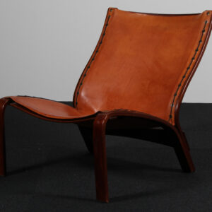 Dansk Møbelsnedker, lænestol af patineret kernelæder. 1970'erne