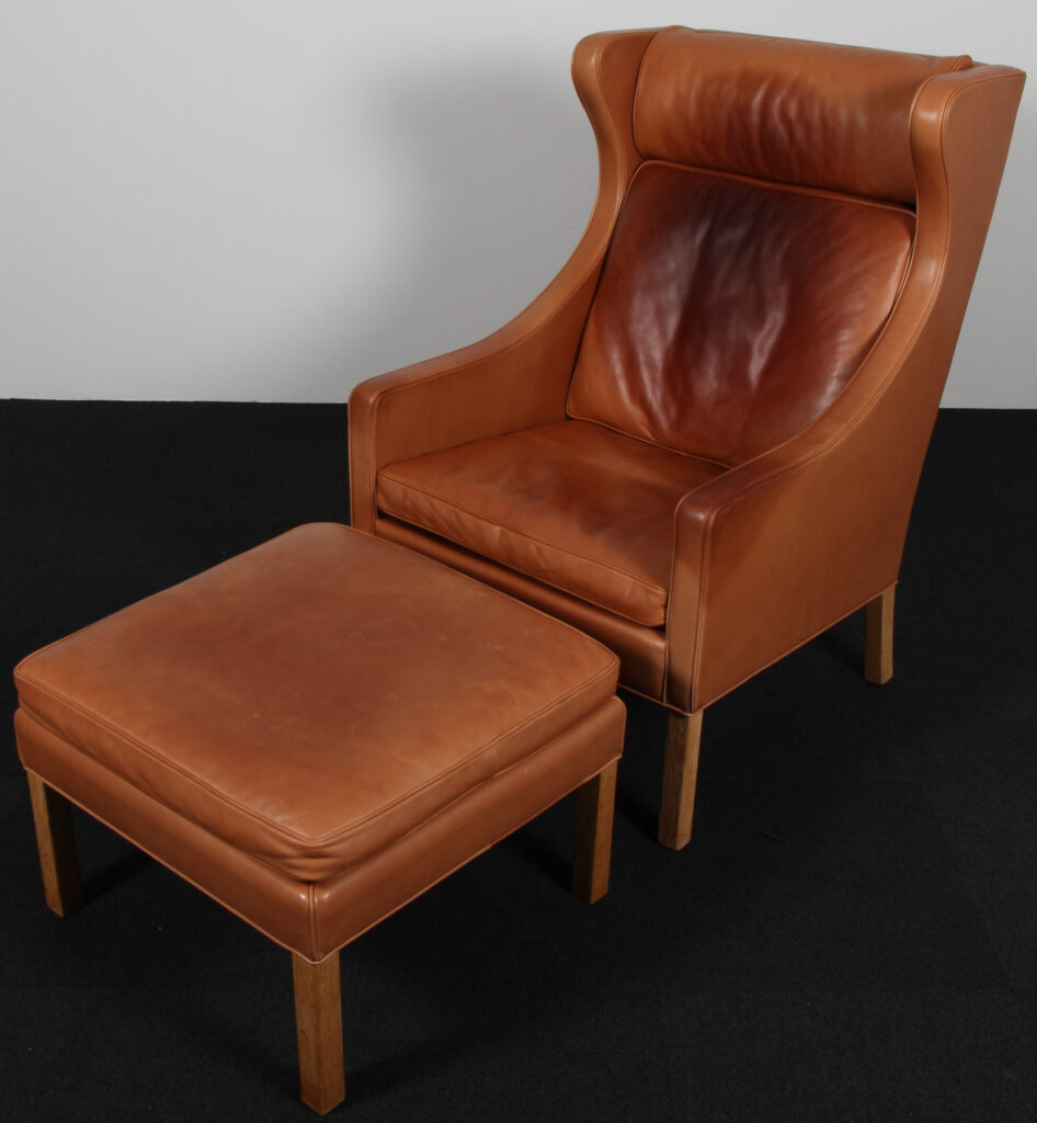 Børge Mogensen. Øreklapstol med skammel, model model 2204/2202. Original betrukket - Billede 2