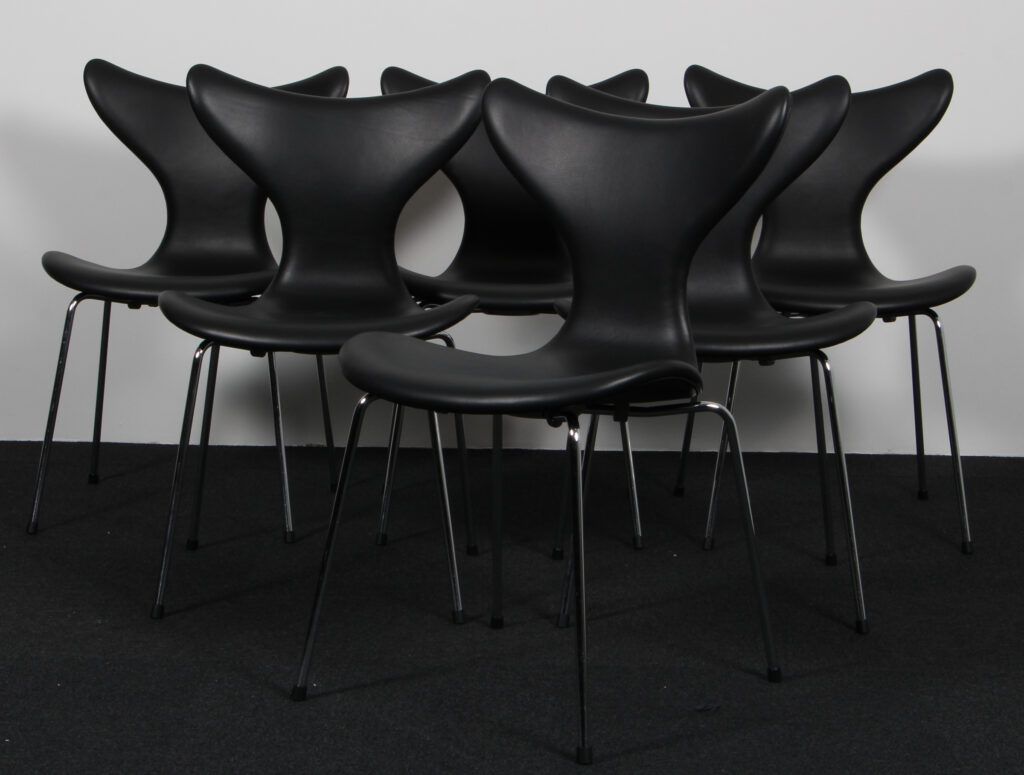 Arne Jacobsen sæt på seks Liljer, anilin læder. Model 3108