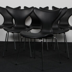 Arne Jacobsen sæt på seks Liljer, anilin læder. Model 3108