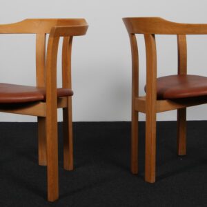 Hans Olsen par armstole af eg og anilin læder.