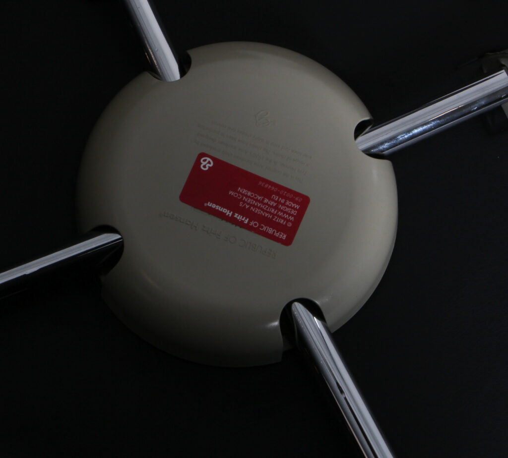 Arne Jacobsen sæt på fire syverstole, original betrukket sort semi anilin læder, Red label - Billede 3