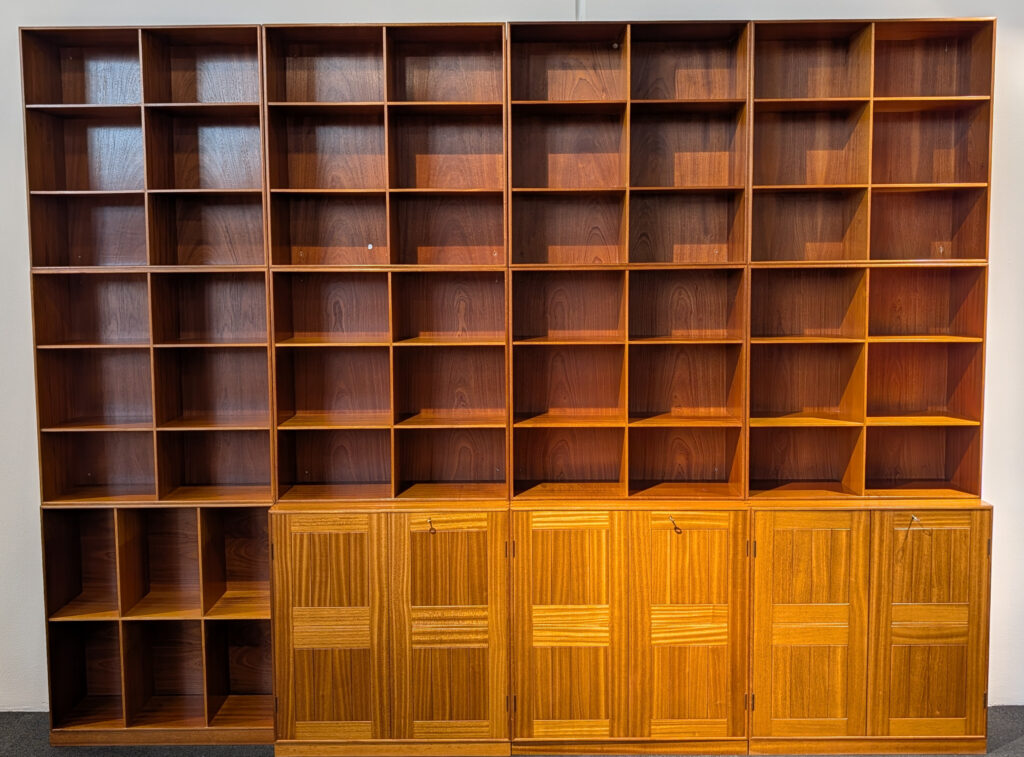 Mogens Koch for Rud Rasmussen reolvæg af mahogni. 12 moduler