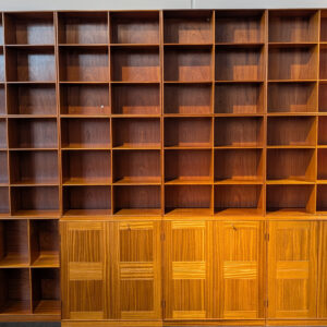 Mogens Koch for Rud Rasmussen reolvæg af mahogni.  12 moduler