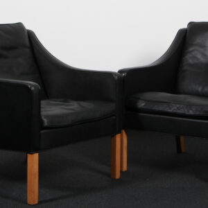 Børge Mogensen. Par lænestole, model 2207. Original betrukket