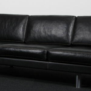 Erik Jørgensen tre personers sofa, original betrukket. Model EJ220