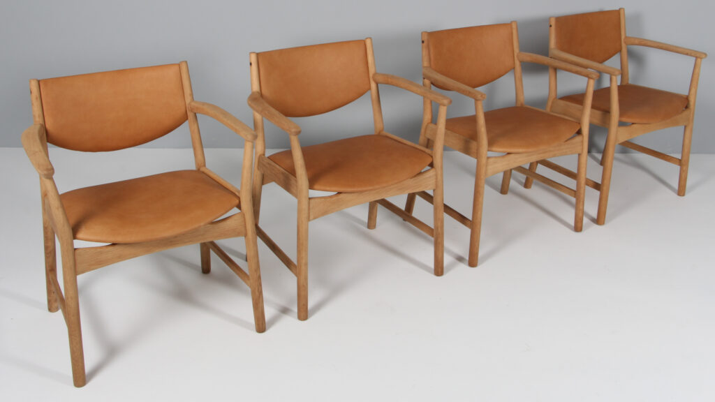 Ejner Larsen & Aksel Bender Madsen sæt på fire armstole. Eg og anilin læder - Billede 2