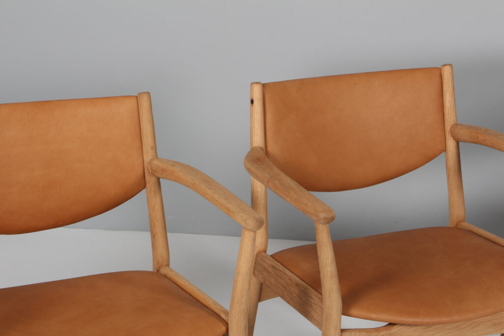 Ejner Larsen & Aksel Bender Madsen sæt på fire armstole. Eg og anilin læder - Billede 8