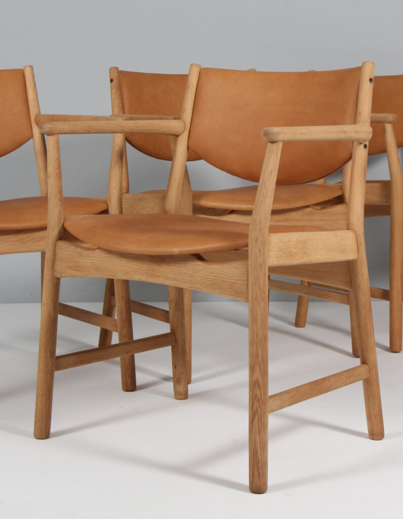 Ejner Larsen & Aksel Bender Madsen sæt på fire armstole. Eg og anilin læder - Billede 6