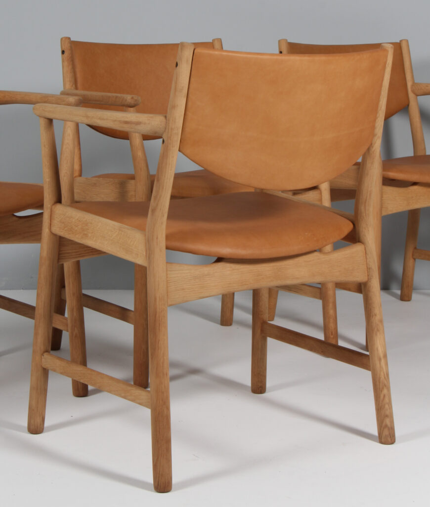 Ejner Larsen & Aksel Bender Madsen sæt på fire armstole. Eg og anilin læder - Billede 3