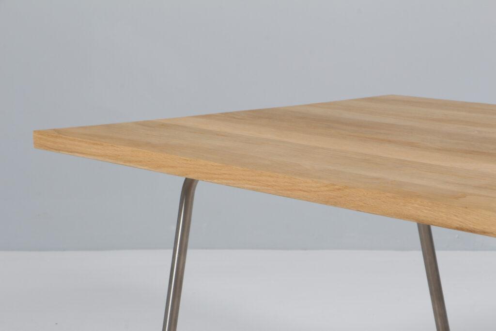 Hans J. Wegner sofabord af massiv eg og stål. CH413 - Billede 4