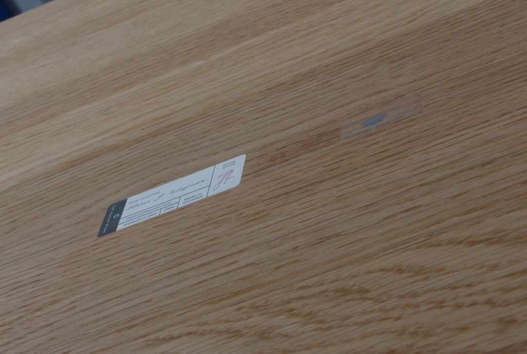 Hans J. Wegner sofabord af massiv eg og stål. CH413 - Billede 3