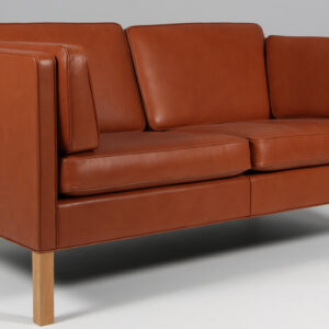 Børge Mogensen to personers sofa, nybetrukket. Model 2442