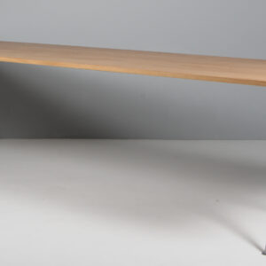 Hay spisebord af massiv eg, model Pyramide.