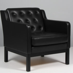 Erik Jørgensen lænestol af sort anilin læder. Model EJ315/1. Nybetrukket