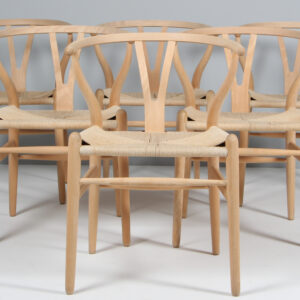 Hans J. Wegner sæt på seks Y stole, model CH24. Sæbebehandlet bøg.