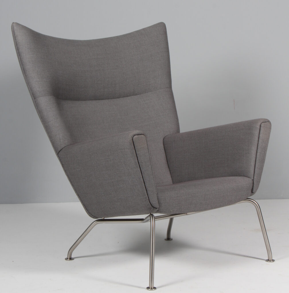 Hans J. Wegner Wing Chair, original betrukket