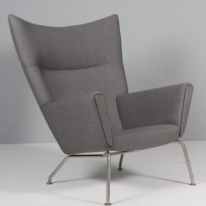 Hans J. Wegner Wing Chair, original betrukket