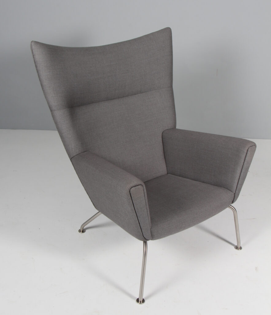 Hans J. Wegner Wing Chair, original betrukket - Billede 2