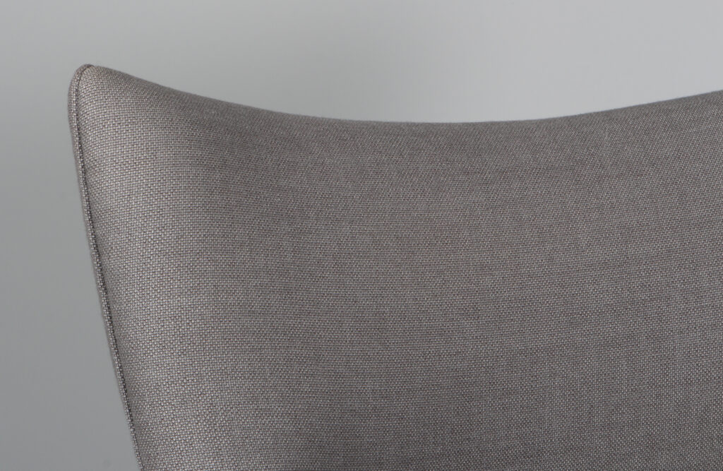 Hans J. Wegner Wing Chair, original betrukket - Billede 9