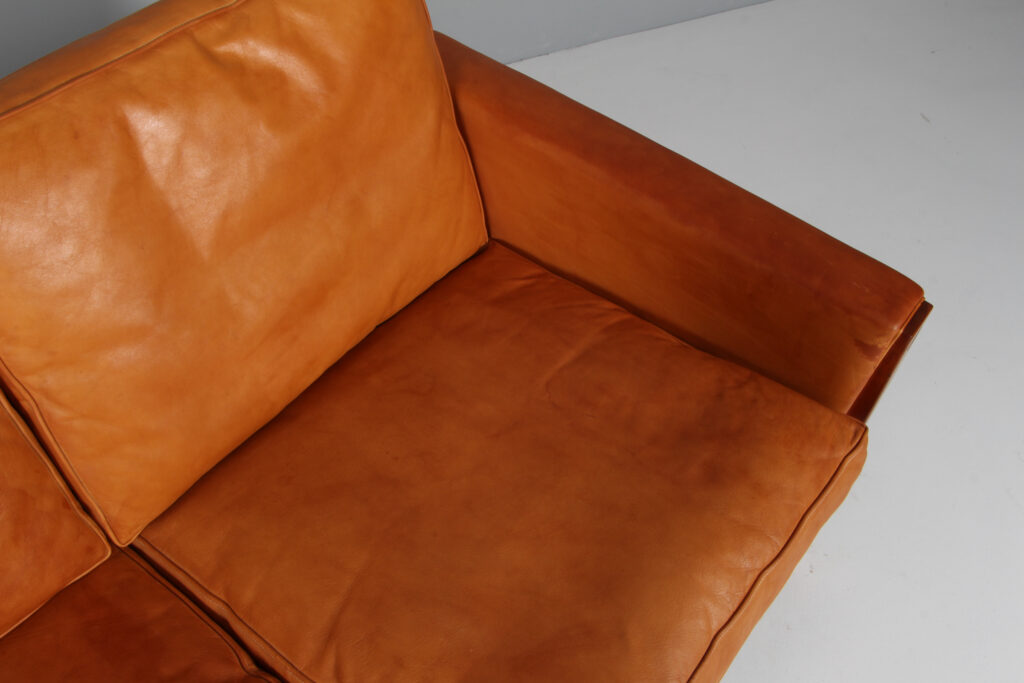 Hans J. Wegner tre personers sofa, patineret naturskind. Model AP62/3 - Billede 5