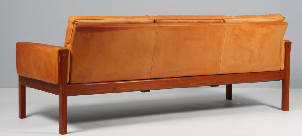 Hans J. Wegner tre personers sofa, patineret naturskind. Model AP62/3 - Billede 4